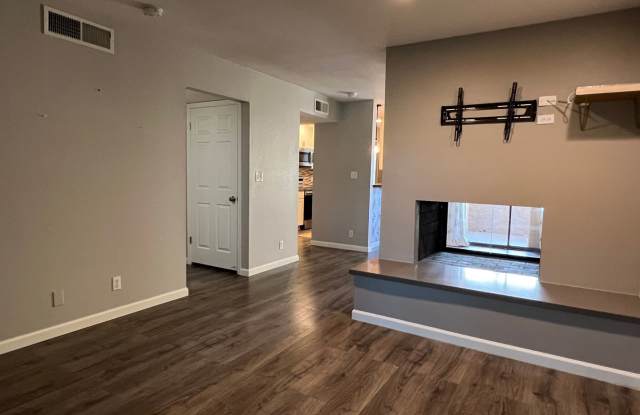 Scottsdale Remodeled Condo 1Bed/1Bath Overlooking Pool Gallery 4