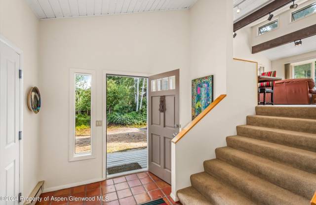 1275 Snowbunny Lane Gallery 4