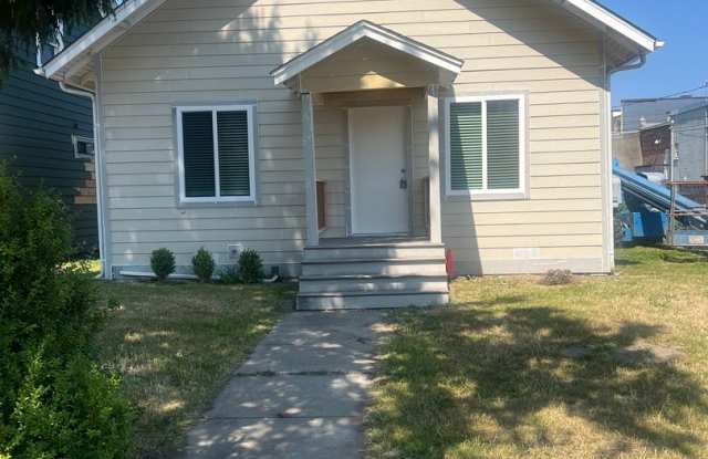Beautifully Remodeled 3 Bedroom Home in Downtown Ferndale! photos photos Beautifully Remodeled 3 Bedroom Home in Downtown Ferndale! photos photos