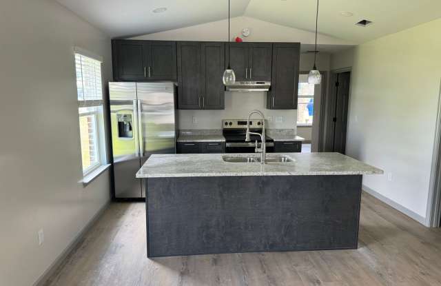 NEWLY CONSTRUCTED - Single-Family House for Rent Gallery 3