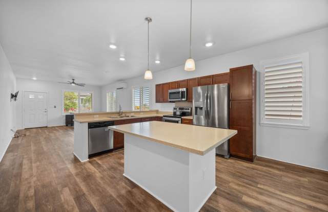 Flexible 6-Month Lease--Solar-Powered Wailuku Home with Ocean views, Fruit Trees, Split AC & Dog-Friendly! Gallery 4