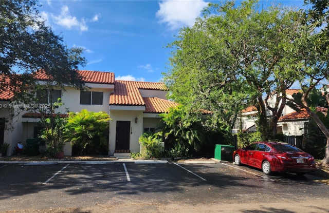 10907 SW 75th Ter - 10907 Southwest 75th Terrace, Kendall, FL 33173