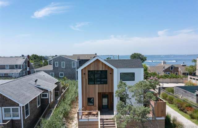 319 Wilmot Road photos photos