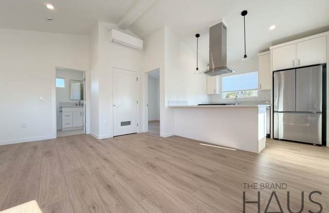 Brand-New 1-Bedroom, 1-Bathroom, 1-Compact Carport - Vaulted Ceilings in Belmont Heights photos photos