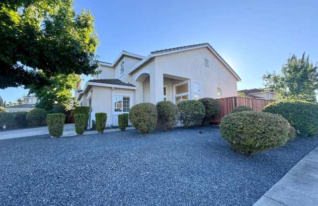 Gorgeously Updated 4 Bed 2.5 Bath + Den/5th Bed in Antioch Gallery 2