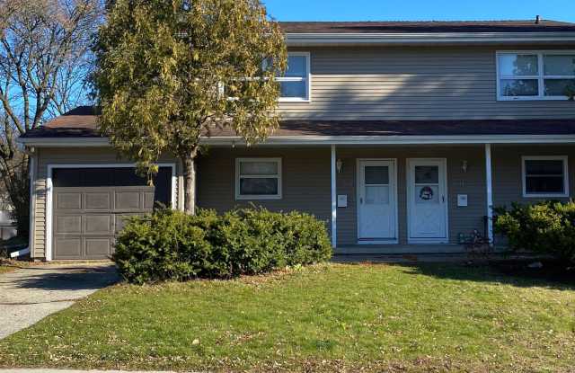 Easy commute to Downtown, West - 3 bedroom, 1.5 bath duplex with yard, garage photos photos Easy commute to Downtown, West - 3 bedroom, 1.5 bath duplex with yard, garage photos photos