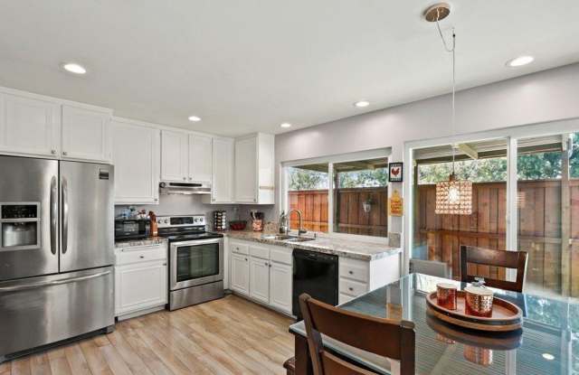 4 Bedroom Townhome in the Midland Grove Community of Poway Gallery 4