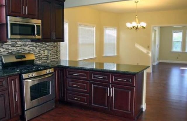 871 APGAR ST - 871 Apgar St, Oakland, CA 94608