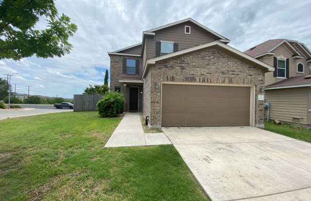 3 Bed/2.5 Bathroom~ Multiple Living Spaces~ Located near Lackland AFB! photos photos