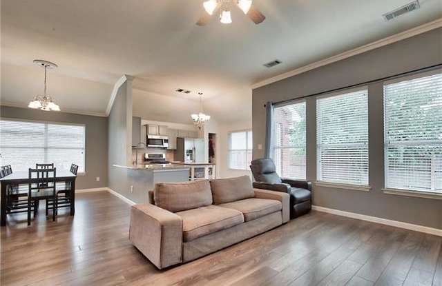 412 Willowlake Drive Gallery 3