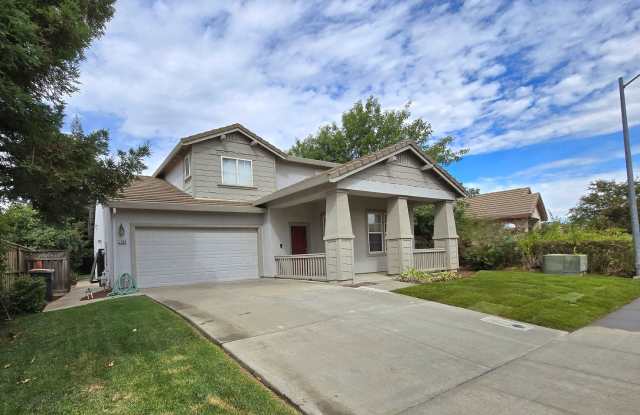 Wonderful 4 bedroom 3 full bath in the Wildhorse Golf Course Community. photos photos