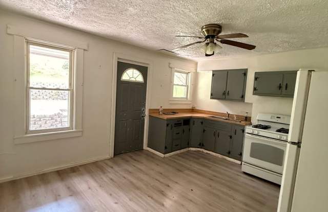 2 Bedroom 1 Bathroom Townhouse For Rent photos photos