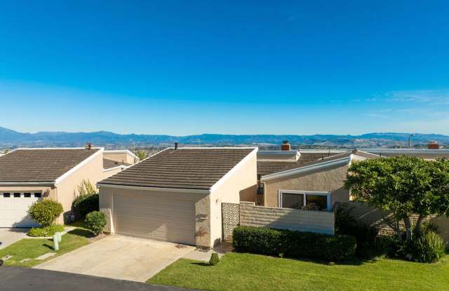 Gorgeously Updated 2 Bedroom Townhome with Amazing Views! photos photos