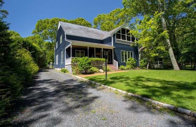 2300 Pine Tree Road Gallery 2
