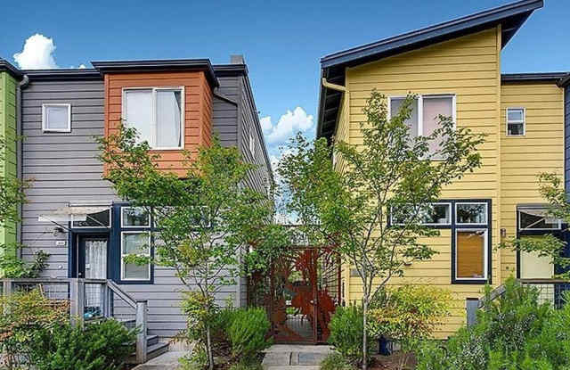 233 11th Ave E - 233 11th Avenue East, Seattle, WA 98102