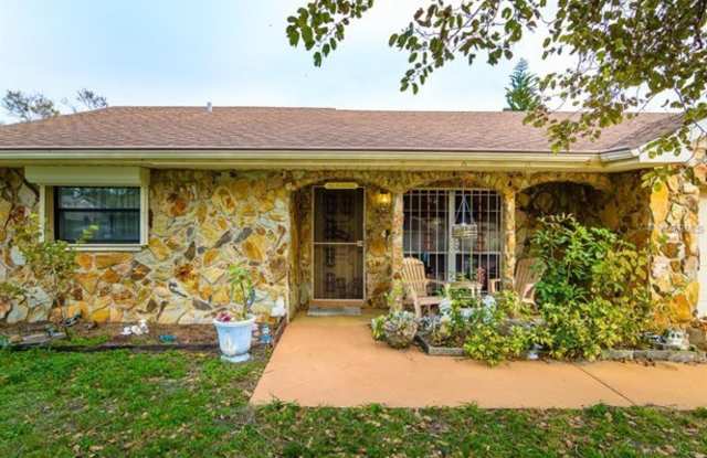 2524 50th St S - 2524 50th Street South, Gulfport, FL 33707