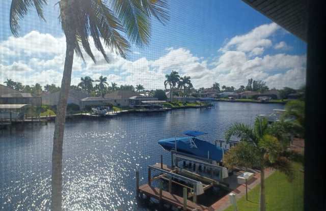 UPGRADED WATERFRONT END UNIT 3 BR / 2 BA Home With BOAT LIFT/ DOCK  OUTSTANDING VIEWS photos photos UPGRADED WATERFRONT END UNIT 3 BR / 2 BA Home With BOAT LIFT/ DOCK  OUTSTANDING VIEWS photos photos