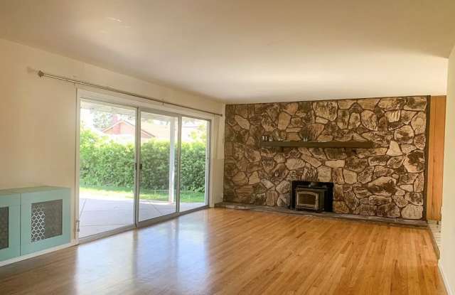 3372 Elaine Dr Gallery 2
