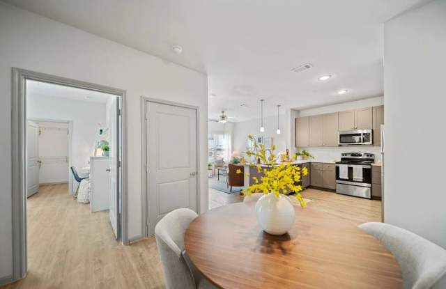 1100 Halsey Dr Gallery 2