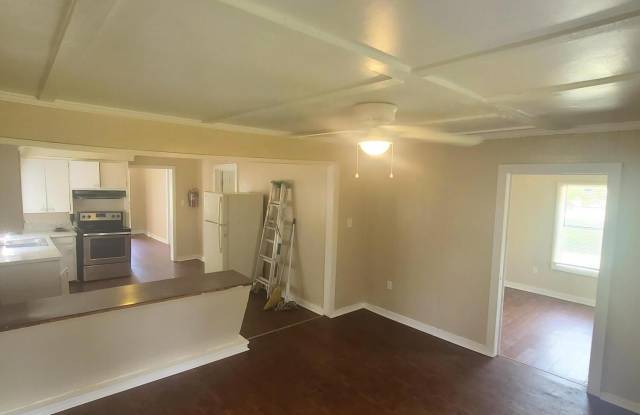 1032 N Railroad Avenue Gallery 4