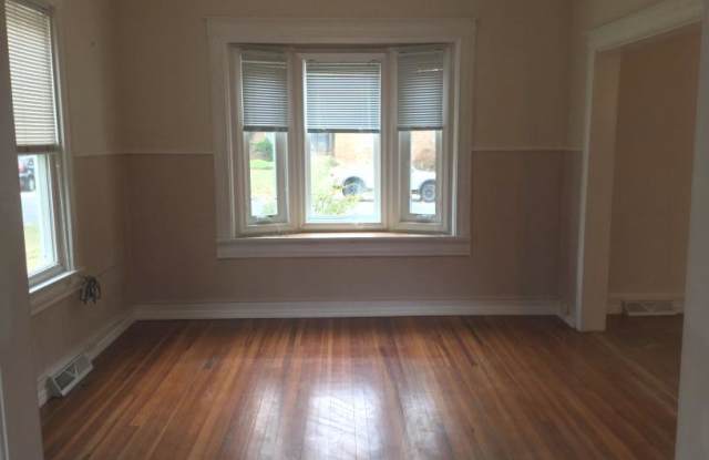 1309 BEVERLY AVENUE Gallery 4