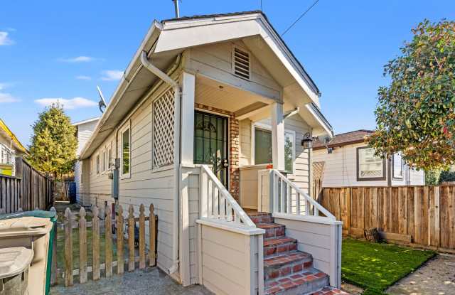 Remodeled 4-Bedroom House w/ Private Yard in Oakland photos photos