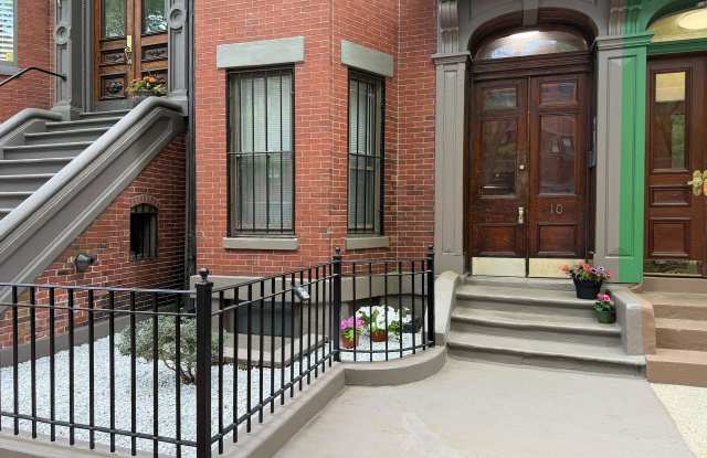 10 Wellington Street Gallery 1