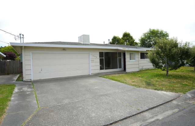 Single Level Home in Arcata-Pet Friendly Gallery 1