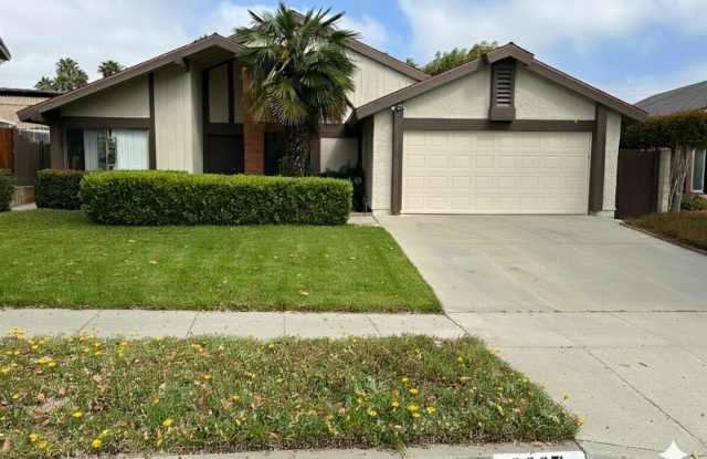 3+2 Single Story Home w/2 car garage in the East End of Ventura photos photos