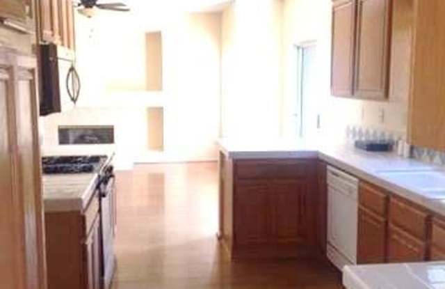 4705 Golden Road Gallery 3