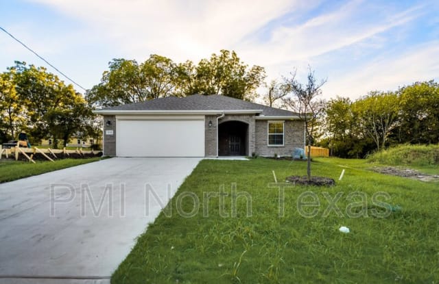 910 Edgar St - 910 Edgar Street, Greenville, TX 75401