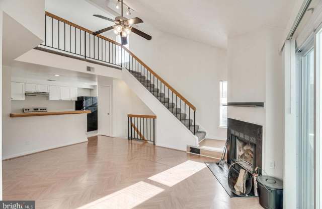 4418 PEMBROOK VILLAGE Drive Gallery 3