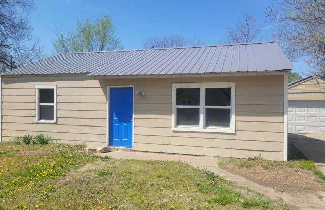 2 Bedroom House Backyard! photos photos