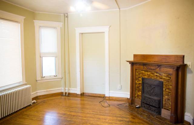 Spacious 5-Bedroom, 2-Bath Whole House in Como – Available September 1, 2027 Gallery 4