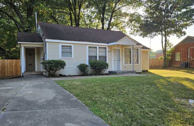 Adorable 3 bedroom, 2 bath home for lease. photos photos
