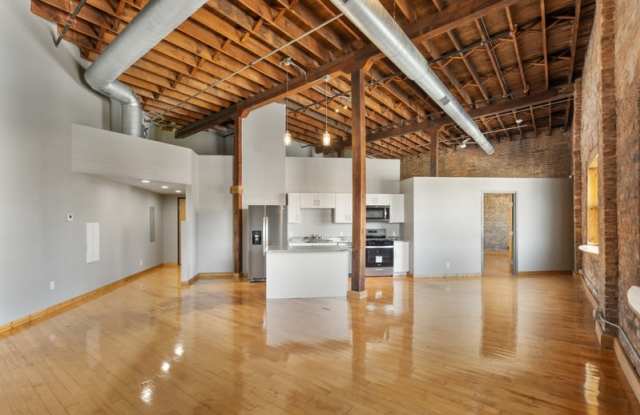 225 East 2nd Street - 407 - 225 East 2nd Street, Davenport, IA 52801