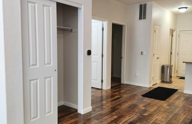 Stylish 2 Bed, 2 Bath Main-Floor Condo – Unbeatable Location Near Parker & Quincy! Gallery 4