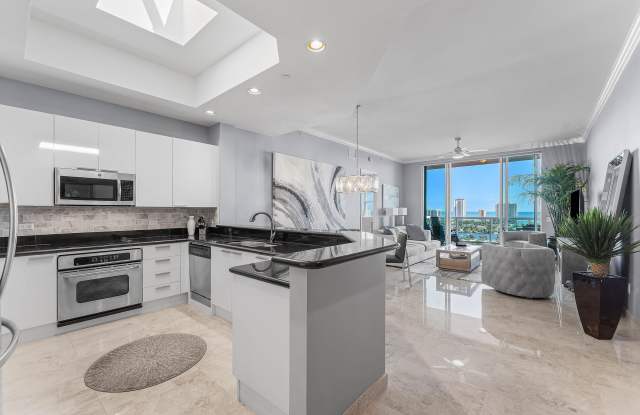 2640 Lake Shore Drive Gallery 2