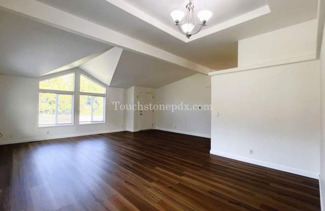 Spacious 3-Bedroom Home in West Linn Gallery 4
