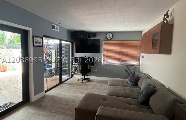 447 NW 98th Ct Gallery 4