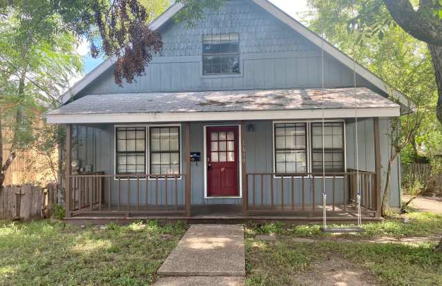 4 Bedroom in Clarksville- 1610 W. 10th- August Prelease photos photos