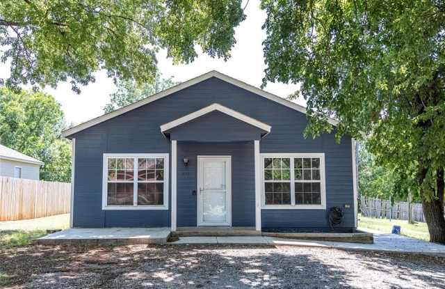 915 E Perkins Avenue photos photos