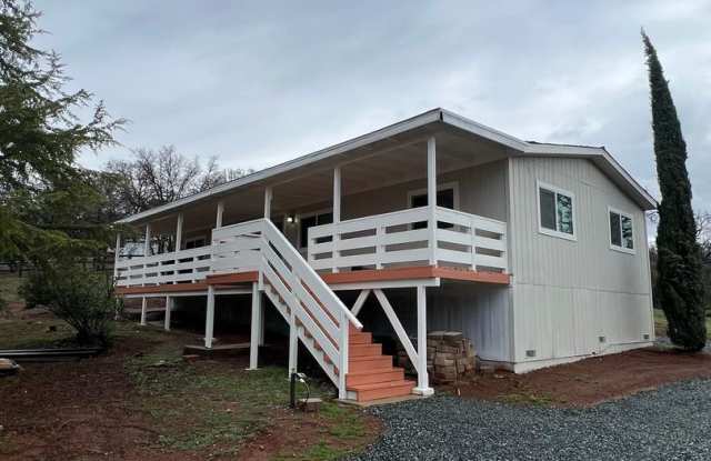 Super Cute 3 bedroom home located in the Foothills near Don Pedro Lake Gallery 3