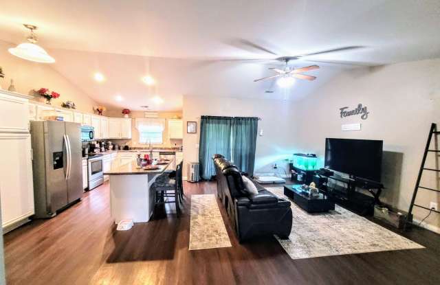 1 story home with a fence Gallery 3