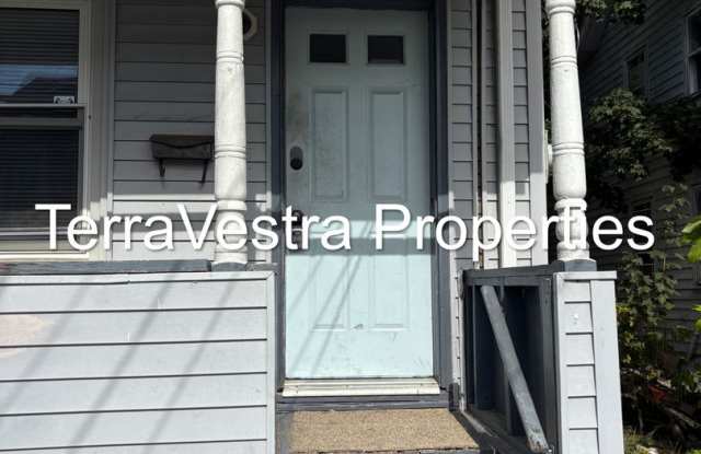 3 Bed Single Family in Salem. Eligible for $500 Security Deposit. photos photos