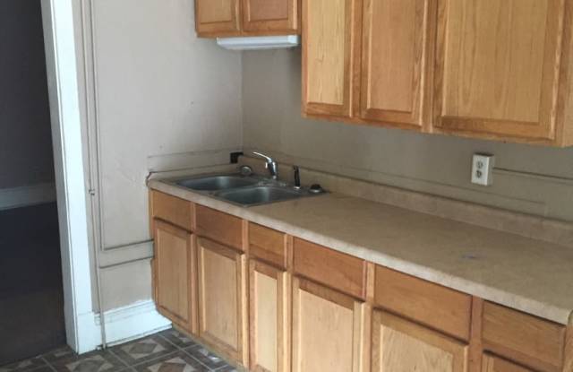 1 Bedroom with Den 1 Bath on the West Side of Saint Paul HEAT INCLUDED Gallery 1