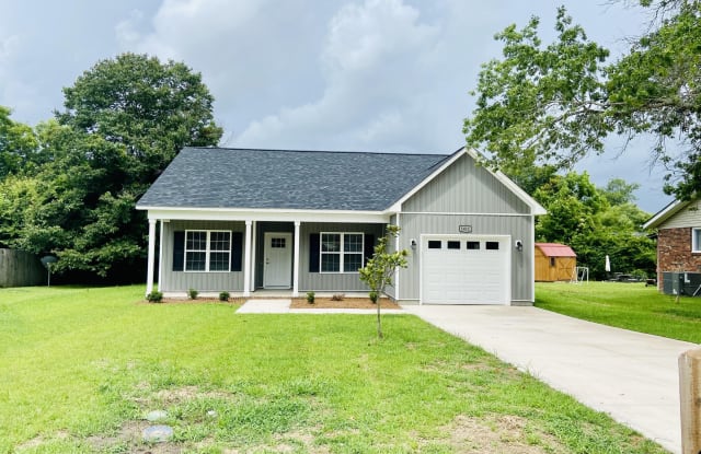 1411 Davis Street - 1411 Davis Street, Jacksonville, NC 28540