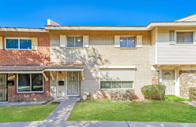 Spacious 4 Bedroom + 2.5 Bath - 1570 West Campbell Avenue, Phoenix, AZ 85015
