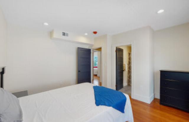 7 Chester Ave Gallery 4