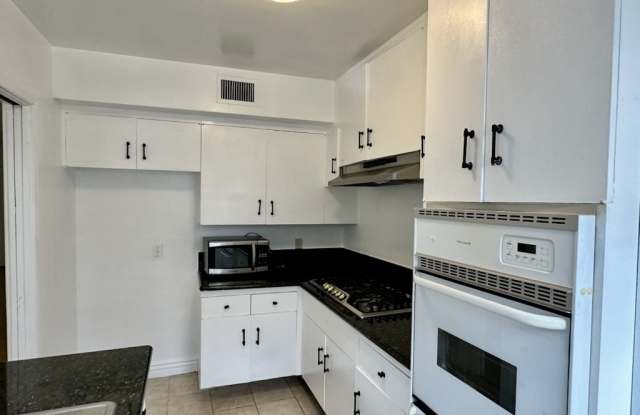 205 South Elm Drive - 205 South Elm Drive, Beverly Hills, CA 90212